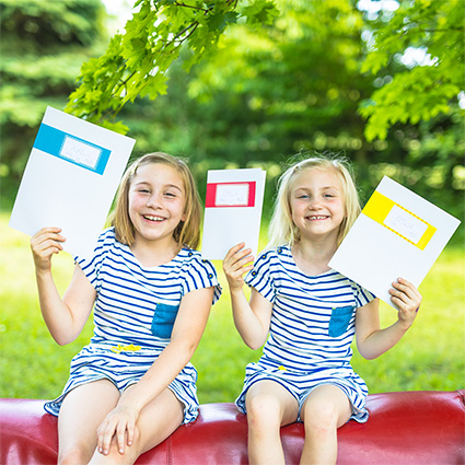 Kinder mit testudo Heften